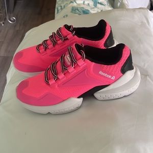 Reebok Girls Sz 1 NEVER WORN